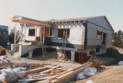 La construction de la première bâtisse du SERQ.